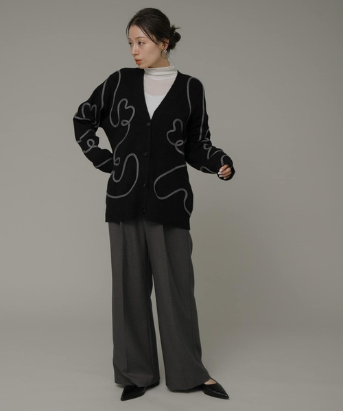 URBAN RESEARCH Sonny Label（アーバンリサーチサニーレーベル）の「コード刺繍Vネックカーディガン（カーディガン/ボレロ・レディース・ブラック/ベージュ/グレー・FREE）」の9枚目の写真