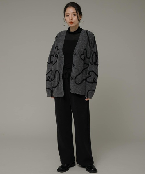 URBAN RESEARCH Sonny Label（アーバンリサーチサニーレーベル）の「コード刺繍Vネックカーディガン（カーディガン/ボレロ・レディース・ブラック/ベージュ/グレー・FREE）」の11枚目の写真