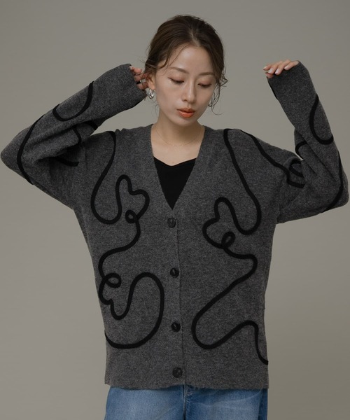 URBAN RESEARCH Sonny Label（アーバンリサーチサニーレーベル）の「コード刺繍Vネックカーディガン（カーディガン/ボレロ・レディース・ブラック/ベージュ/グレー・FREE）」の13枚目の写真