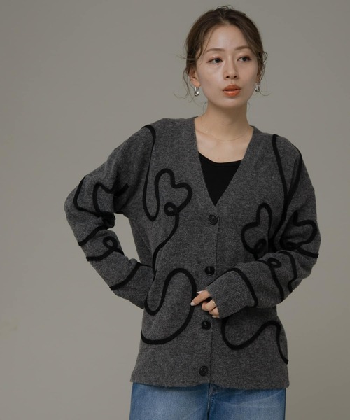 URBAN RESEARCH Sonny Label（アーバンリサーチサニーレーベル）の「コード刺繍Vネックカーディガン（カーディガン/ボレロ・レディース・ブラック/ベージュ/グレー・FREE）」の14枚目の写真