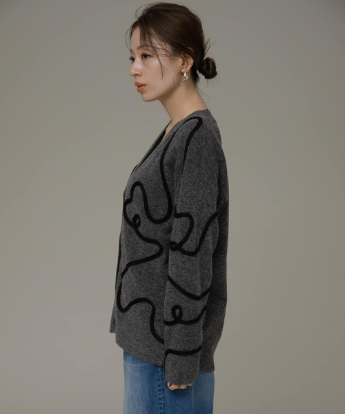 URBAN RESEARCH Sonny Label（アーバンリサーチサニーレーベル）の「コード刺繍Vネックカーディガン（カーディガン/ボレロ・レディース・ブラック/ベージュ/グレー・FREE）」の15枚目の写真
