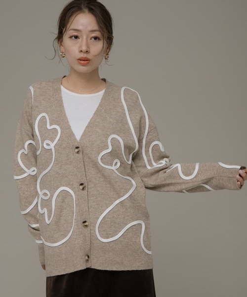 URBAN RESEARCH Sonny Label（アーバンリサーチサニーレーベル）の「コード刺繍Vネックカーディガン（カーディガン/ボレロ・レディース・ブラック/ベージュ/グレー・FREE）」の19枚目の写真
