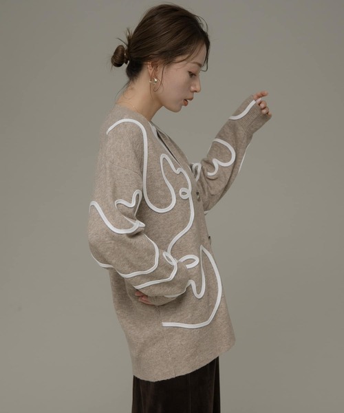 URBAN RESEARCH Sonny Label（アーバンリサーチサニーレーベル）の「コード刺繍Vネックカーディガン（カーディガン/ボレロ・レディース・ブラック/ベージュ/グレー・FREE）」の21枚目の写真