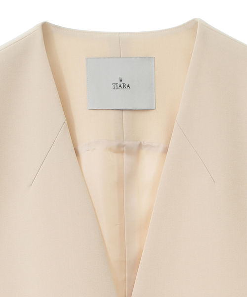 Tiara(ティアラ)の「シングルノーカラージレ(セットアップ対応)(ベスト・レディース・ネイビー/ベージュ・FREE)」の22枚目の写真