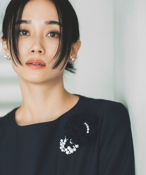 THE SHOP TK （ザ ショップ ティーケー ）の「アソートコサージュ（ブローチ/コサージュ・レディース・ライトベージュ/ネイビー系/ベージュ系その他3/ネイビー・00）」の8枚目の写真