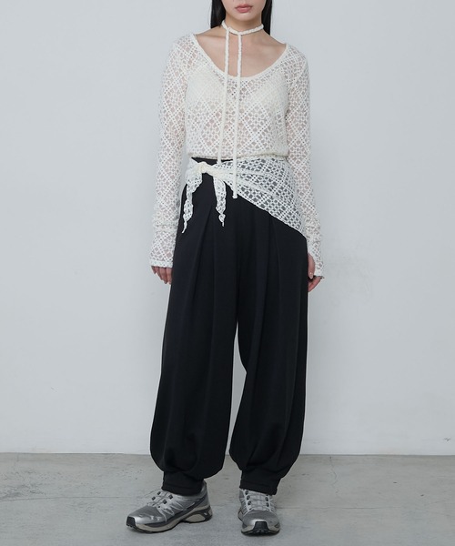 le ELMi（ルエルミ）の「Relaxing tucked cut sweatpants / リラクシングタックカットスウェットパンツ（スウェットパンツ・レディース・グレー/チャコールグレー/ブラック/アイボリー・FREE）」の14枚目の写真