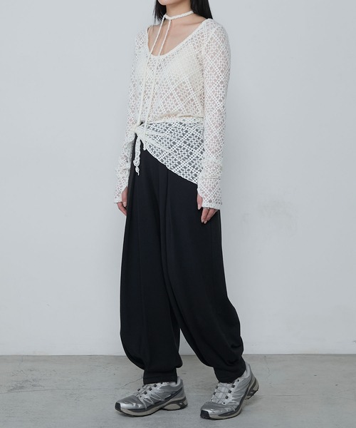 le ELMi（ルエルミ）の「Relaxing tucked cut sweatpants / リラクシングタックカットスウェットパンツ（スウェットパンツ・レディース・グレー/チャコールグレー/ブラック/アイボリー・FREE）」の22枚目の写真