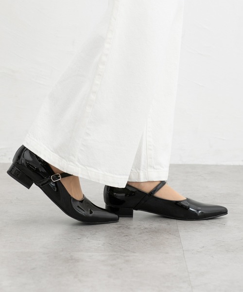 Honeys（ハニーズ）の「ベルト付ポインテッドパンプス（パンプス・レディース・イエロー/ブラック/ブラック系その他/シルバー・23.0/23.5/24.0/22.5/24.5）」の6枚目の写真