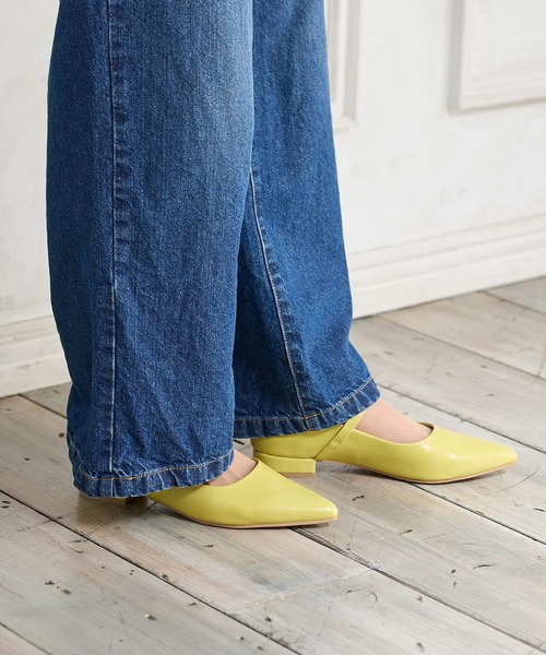 Honeys（ハニーズ）の「ベルト付ポインテッドパンプス（パンプス・レディース・イエロー/ブラック/ブラック系その他/シルバー・23.0/23.5/24.0/22.5/24.5）」の10枚目の写真