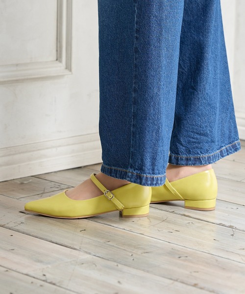 Honeys（ハニーズ）の「ベルト付ポインテッドパンプス（パンプス・レディース・イエロー/ブラック/ブラック系その他/シルバー・23.0/23.5/24.0/22.5/24.5）」の11枚目の写真