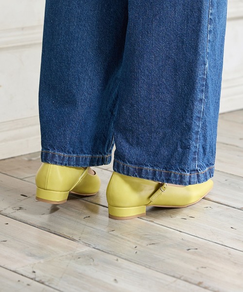 Honeys（ハニーズ）の「ベルト付ポインテッドパンプス（パンプス・レディース・イエロー/ブラック/ブラック系その他/シルバー・23.0/23.5/24.0/22.5/24.5）」の12枚目の写真