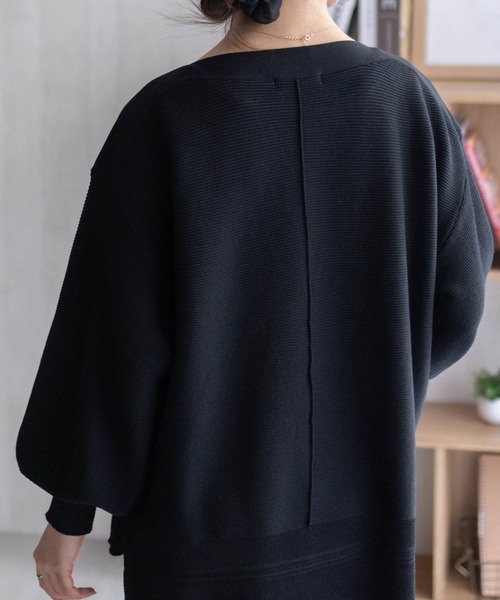 HusHusH（ハッシュアッシュ）の「HusHusH 袖ボリュームプルオーバー（ニット/セーター・レディース・イエロー系/ネイビー系/グレイッシュベージュ・M/L）」の13枚目の写真