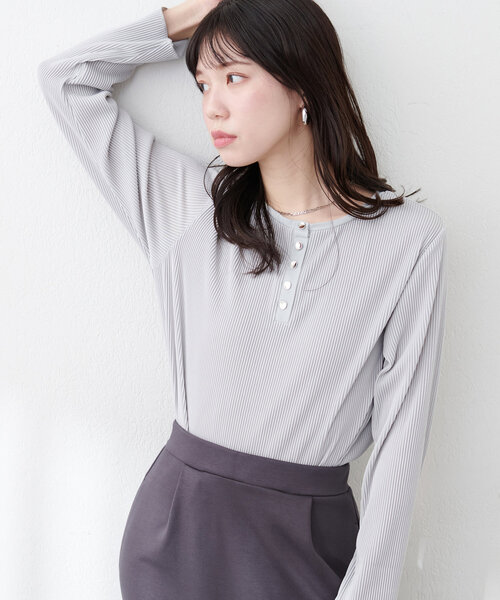 natural couture(ナチュラルクチュール)の「【WEB限定】前後2WAYストライプ調カットソー(Tシャツ/カットソー・レディース・オフホワイト/ブラック/サックスブルー・FREE)」の3枚目の写真