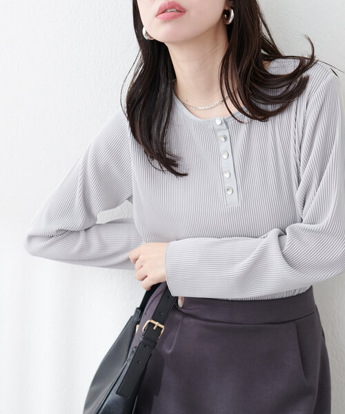 natural couture(ナチュラルクチュール)の「【WEB限定】前後2WAYストライプ調カットソー(Tシャツ/カットソー・レディース・オフホワイト/ブラック/サックスブルー・FREE)」の21枚目の写真