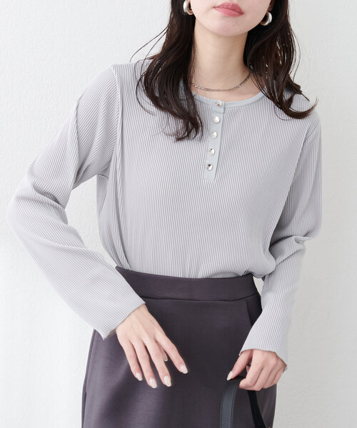 natural couture(ナチュラルクチュール)の「【WEB限定】前後2WAYストライプ調カットソー(Tシャツ/カットソー・レディース・オフホワイト/ブラック/サックスブルー・FREE)」の22枚目の写真
