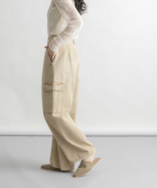 KBF（ケイビーエフ）の「カーブカーゴデニム（デニムパンツ・レディース・ブルー/ベージュ・38/36）」の17枚目の写真