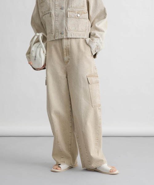 KBF（ケイビーエフ）の「カーブカーゴデニム（デニムパンツ・レディース・ブルー/ベージュ・38/36）」の21枚目の写真