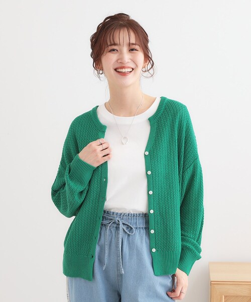 SHOO・LA・RUE（シューラルー）の「【洗える】ざっくり編みが大人かわいい キーネックカーディガン（カーディガン/ボレロ・レディース・ナチュラル/グリーン/キャメル・01/02/03/04）」の4枚目の写真
