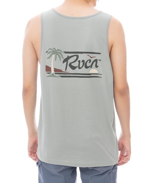 RVCA(ルーカ)の「RVCA メンズ EXOTICA TANK タンクトップ 【2025年春夏モデル】/ルーカバックプリントタンクトップ(タンクトップ・メンズ・グリーン系その他・SMALL/MEDIUM/LARGE/X-LARGE)」の1枚目の写真