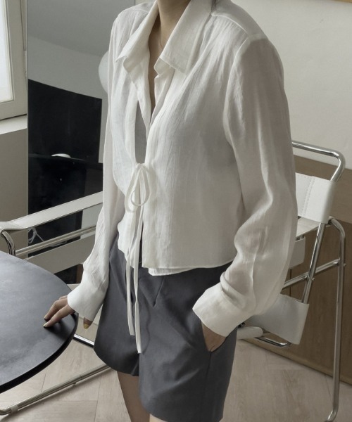 Vipoa(ヴィポア)の「front design shirt(シャツ/ブラウス・レディース・ホワイト/ブラック・FREE)」の3枚目の写真