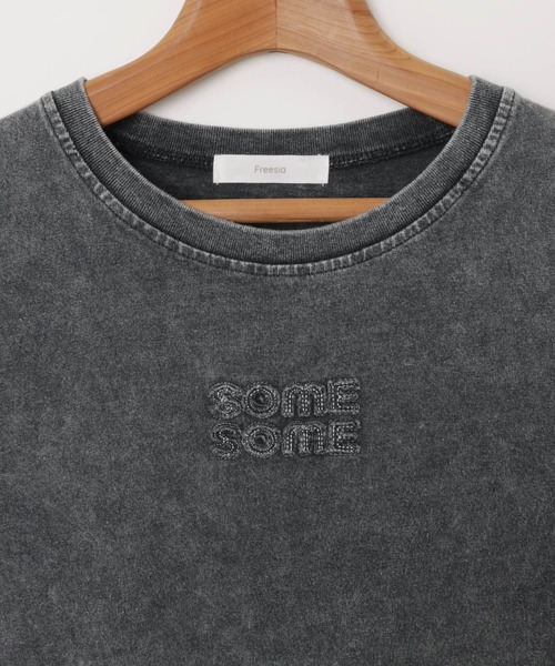 Freesia by andme(フリージアバイアンドミー)の「ヴィンテージ加工ロゴミニTシャツ(Tシャツ/カットソー・レディース・キナリ/ブルー/グレー・M)」の4枚目の写真