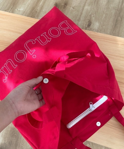 Vipoa(ヴィポア)の「Bonjour logo tote(トートバッグ・レディース・レッド/ピンク/ホワイト/イエロー・FREE)」の5枚目の写真