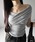 me+em select�i�~�[���Z���N�g�j�́u�y �Qcolor  �z�I�t�V�����h���[�v�N���X�M���U�����O�s�V���c �^off shoulder draped cross gatherimg T-shirt�iT�V���c/�J�b�g�\�[�j�v�b�O���[