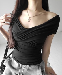 me+em select（ミームセレクト）の「【 ２color  】オフショルドレープクロスギャザリングＴシャツ ／off shoulder draped cross gatherimg T-shirt（Tシャツ/カットソー・レディース）」