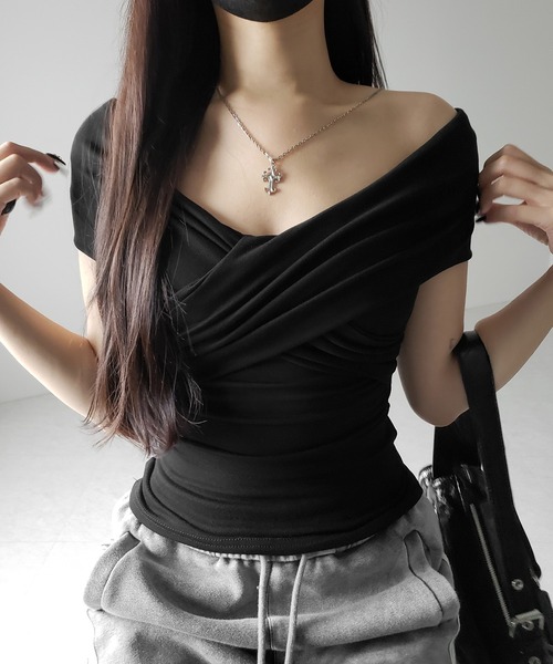 me+em select(ミームセレクト)の「【 2color 】オフショルドレープクロスギャザリングTシャツ /off shoulder draped cross gatherimg T-shirt(Tシャツ/カットソー・レディース・グレー/ブラック・FREE)」の14枚目の写真