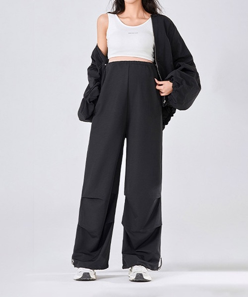 ブラックカーゴパンツ ドローストリング付き セール】ドローストリング付きマタニティカーゴパンツ（マタニティ