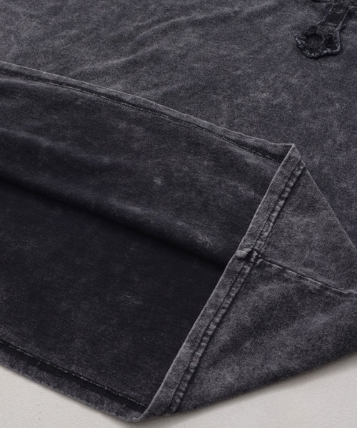 CavariA(キャバリア)の「『CavariA/キャバリア』クルーネックブラックデニムワッペンケミカル加工半袖Tシャツ(Tシャツ/カットソー・メンズ・グレー系1/スミクロ・L/M)」の7枚目の写真