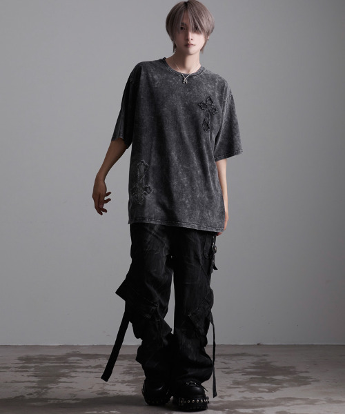 CavariA(キャバリア)の「『CavariA/キャバリア』クルーネックブラックデニムワッペンケミカル加工半袖Tシャツ(Tシャツ/カットソー・メンズ・グレー系1/スミクロ・L/M)」の13枚目の写真