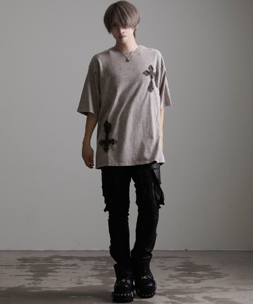 CavariA(キャバリア)の「『CavariA/キャバリア』クルーネックブラックデニムワッペンケミカル加工半袖Tシャツ(Tシャツ/カットソー・メンズ・グレー系1/スミクロ・L/M)」の17枚目の写真