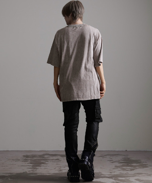 CavariA(キャバリア)の「『CavariA/キャバリア』クルーネックブラックデニムワッペンケミカル加工半袖Tシャツ(Tシャツ/カットソー・メンズ・グレー系1/スミクロ・L/M)」の18枚目の写真