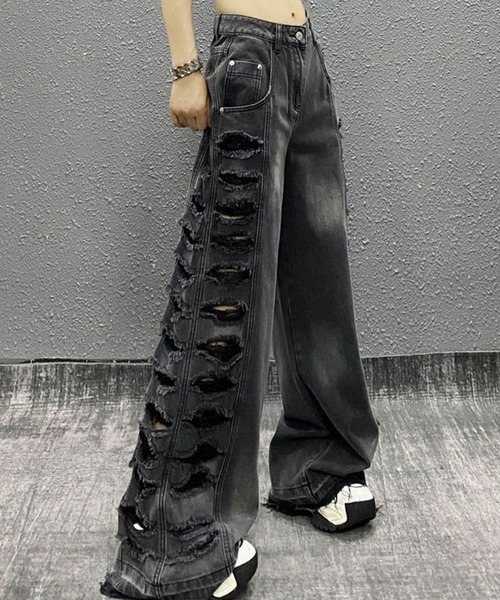 GLAMOROUS JANE(グラマラスジェーン)の「サイドダメージブラックデニムフレアパンツ(その他パンツ・レディース・ブラック・S/M/L)」の1枚目の写真