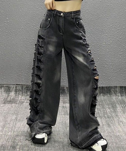 GLAMOROUS JANE(グラマラスジェーン)の「サイドダメージブラックデニムフレアパンツ(その他パンツ・レディース・ブラック・S/M/L)」の2枚目の写真