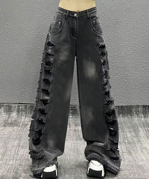 GLAMOROUS JANE(グラマラスジェーン)の「サイドダメージブラックデニムフレアパンツ(その他パンツ・レディース・ブラック・S/M/L)」の4枚目の写真