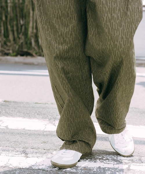 Subciety(サブサエティ)の「Rain drop camo tent pants(その他パンツ・メンズ・オリーブ・LARGE/MEDIUM/SMALL/X-LARGE)」の2枚目の写真