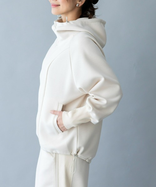 UNDOVE(アンドゥーブ)の「UNDOVE【SMART ECO JERSEY】ダブルジップ切替パーカー (リブ使い/指穴/ダブルジップ/ポケット付/防シワ/ストレッチ/イージーケア/UV/ウォッシャブル)(パーカー・レディース・アイボリー系/ブラック・X-LARGE/LARGE/MEDIUM)」の14枚目の写真