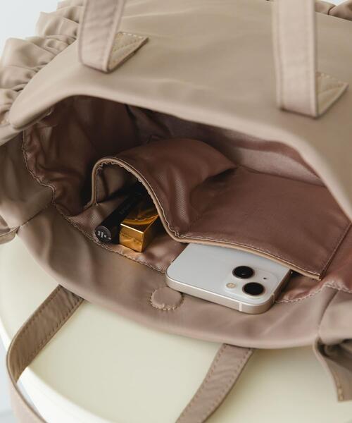 RODE SKO(ロデスコ)の「スターチャームフリルトートバッグ(トートバッグ・レディース・アイボリー/ブラック/モカ・ONE)」の11枚目の写真