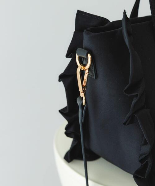 RODE SKO(ロデスコ)の「スターチャームフリルトートバッグ(トートバッグ・レディース・アイボリー/ブラック/モカ・ONE)」の15枚目の写真