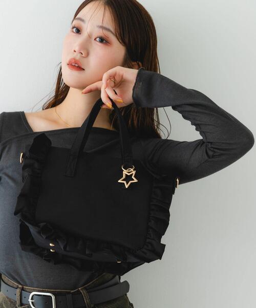 RODE SKO(ロデスコ)の「スターチャームフリルトートバッグ(トートバッグ・レディース・アイボリー/ブラック/モカ・ONE)」の17枚目の写真