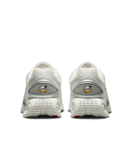 NIKE(ナイキ)の「NIKE AIR MAX DN DV3337-013(スニーカー・メンズ・ホワイト・27cm/28cm/27.5cm/26.5cm/26cm)」の4枚目の写真