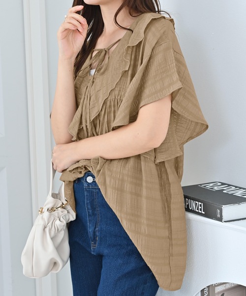 alotta(アロッタ)の「フリル衿フレアスリーブチュニックブラウス(シャツ/ブラウス・レディース・ブラウン/ホワイト・LL/L/M)」の8枚目の写真