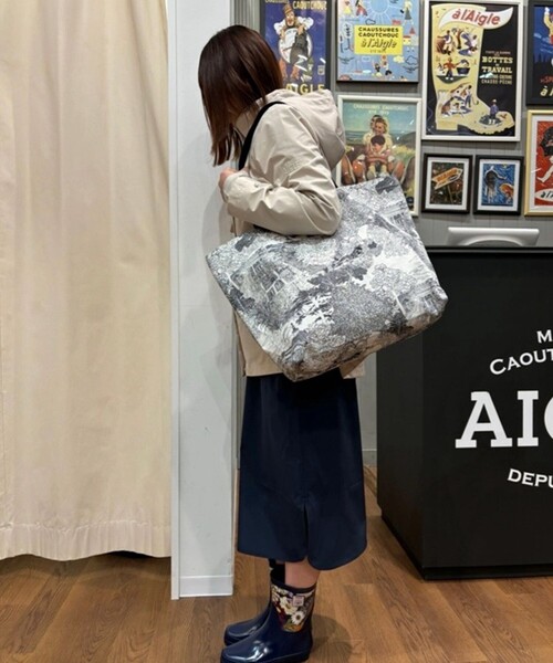 AIGLE（エーグル）の「【国立自然史博物館】 プリントキャンバストートバッグ / 大容量（トートバッグ・レディース・ホワイト/モスグリーン・FREE）」の3枚目の写真