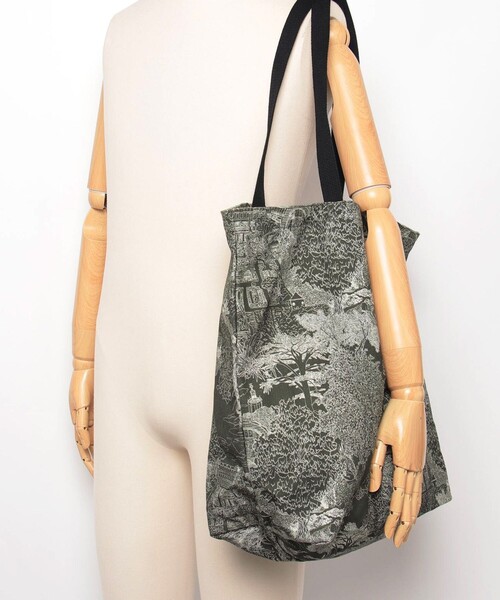 AIGLE（エーグル）の「【国立自然史博物館】 プリントキャンバストートバッグ / 大容量（トートバッグ・レディース・ホワイト/モスグリーン・FREE）」の15枚目の写真