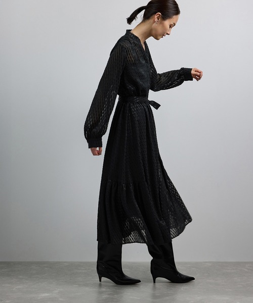 ROPE'（ロペ）の「【洗える】ロングスリーブワンピース（ジャガード/リーフプリント）【WEB・一部店舗限定】（ワンピース・レディース・ネイビー/ブラック・FREE）」の2枚目の写真