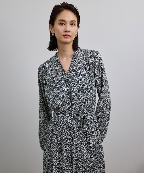 ROPE'（ロペ）の「【洗える】ロングスリーブワンピース（ジャガード/リーフプリント）【WEB・一部店舗限定】（ワンピース・レディース・ネイビー/ブラック・FREE）」の3枚目の写真