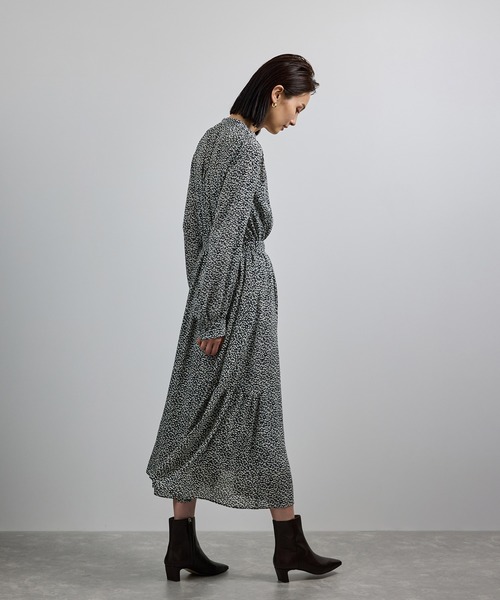 ROPE'（ロペ）の「【洗える】ロングスリーブワンピース（ジャガード/リーフプリント）【WEB・一部店舗限定】（ワンピース・レディース・ネイビー/ブラック・FREE）」の4枚目の写真