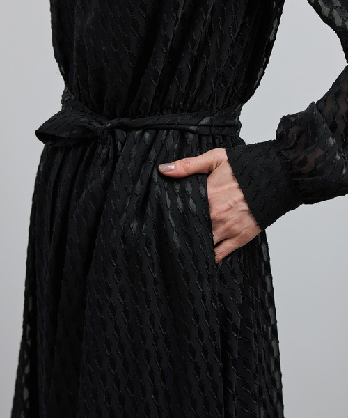 ROPE'（ロペ）の「【洗える】ロングスリーブワンピース（ジャガード/リーフプリント）【WEB・一部店舗限定】（ワンピース・レディース・ネイビー/ブラック・FREE）」の18枚目の写真